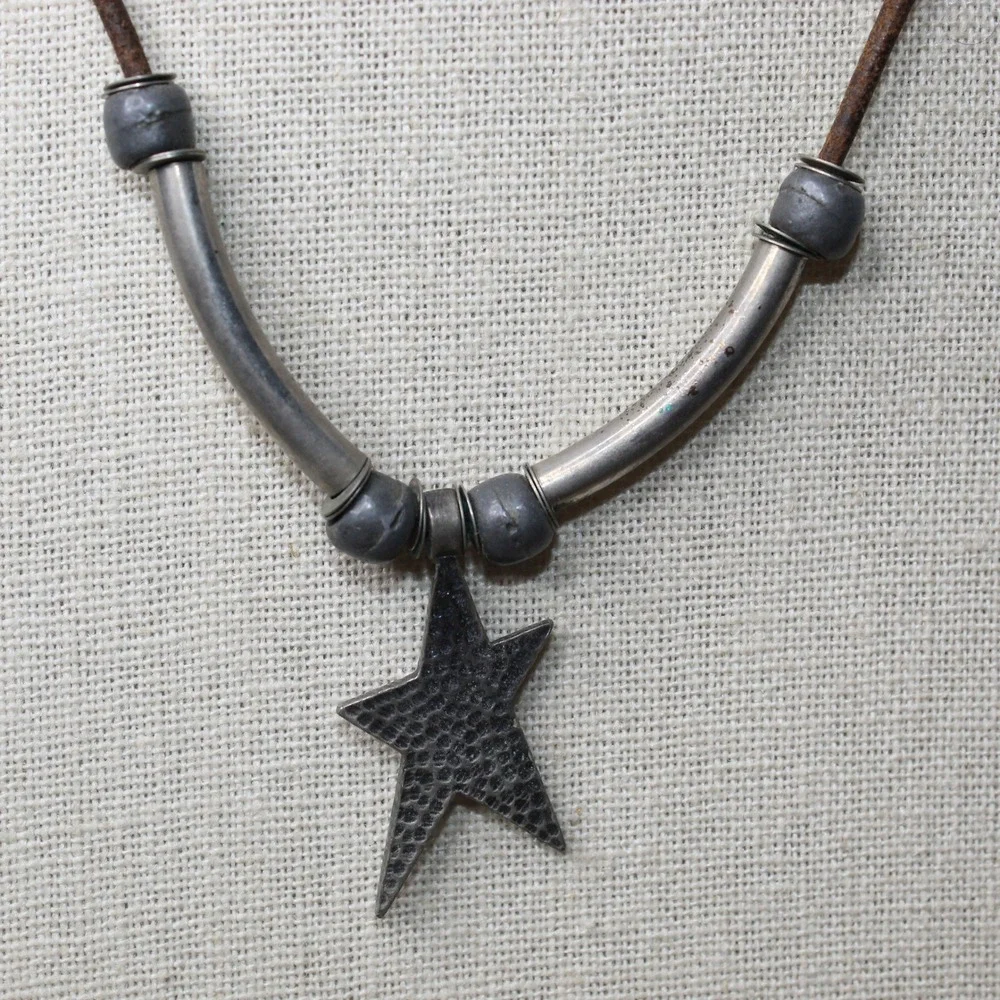 Vintage Star Pendant Leather Cord Necklace 18 Inch Brown Silver Tone Y2K Boho